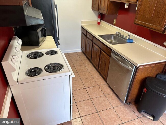 Building Photo - 1628 Fort Fisher Ct