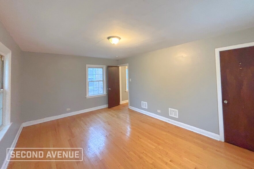 Building Photo - 10159 S Rhodes Ave
