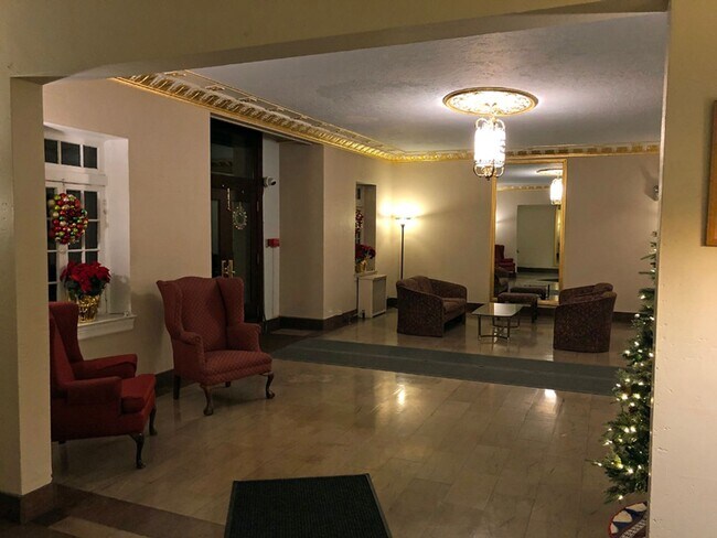 Building Photo - Fully Furnished 1 Bedroom, 1 Bathroom Cond...