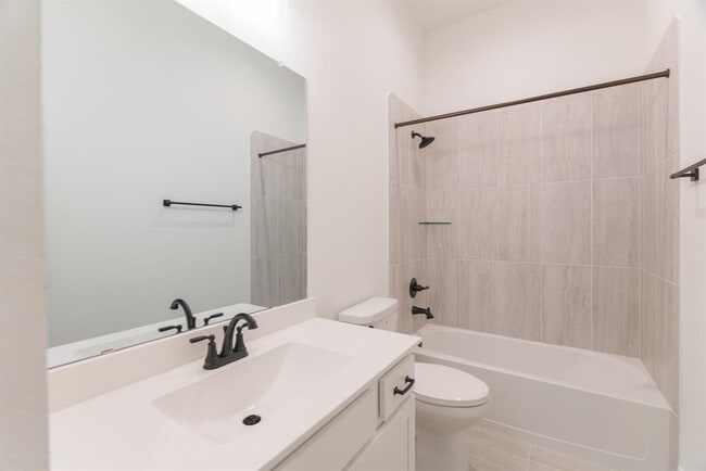 Building Photo - 10726 Pine Pink
