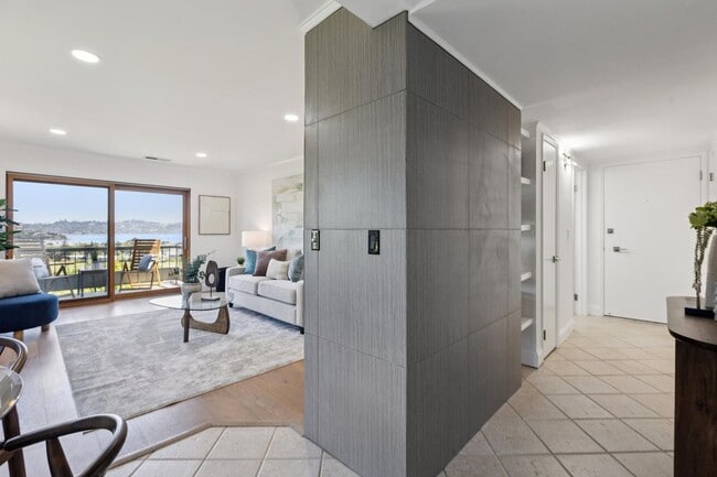 Building Photo - 2 Bedroom, 2 bathroom condo available with spectacular views of Richardson Bay!