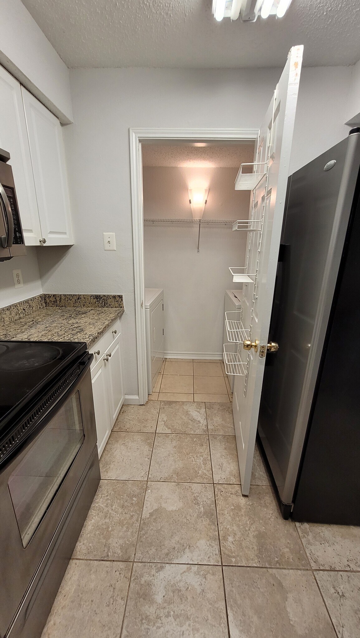 Kitchen - 1509 Lincoln Way