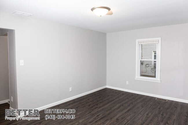Building Photo - Tastefully Updated 2 Bedroom Home with Garage