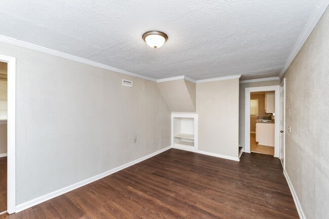 Building Photo - 620 5th Ave SW