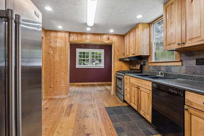Building Photo - 144 Nelson Dr
