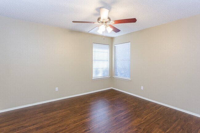 Building Photo - 6926 Shady Ln