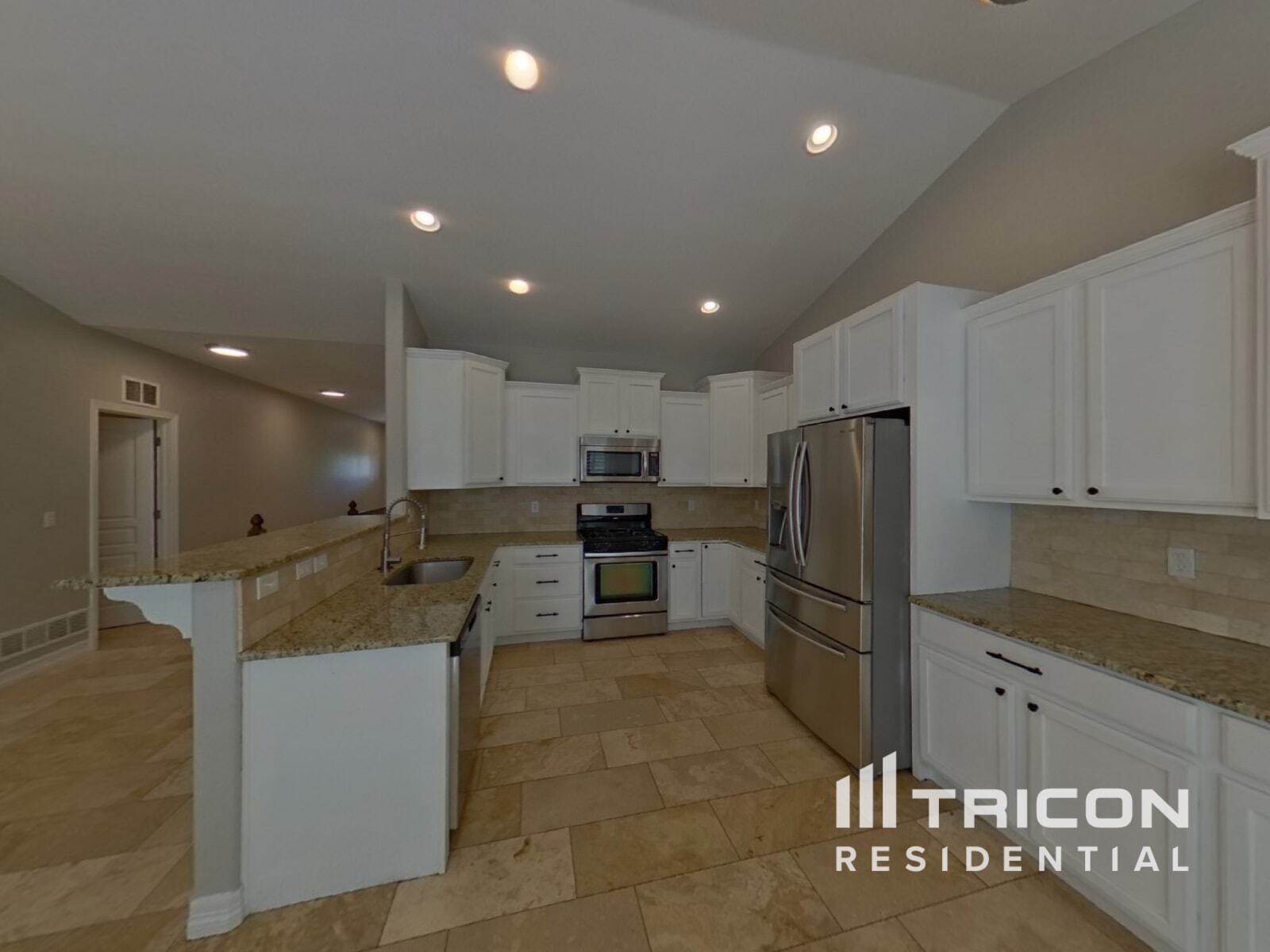 Building Photo - 6697 Cottonwood Tree Dr