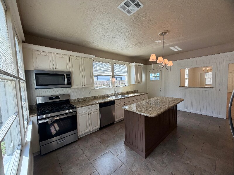 Building Photo - 235 Helios Ave