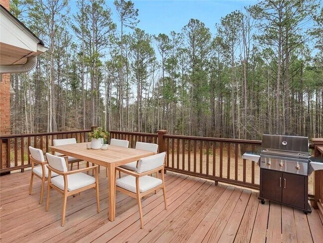 Building Photo - 305 Riverbend Dr