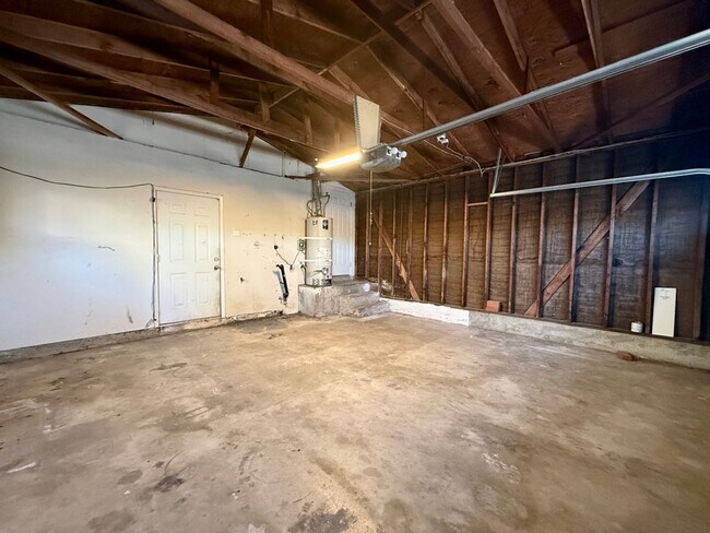 Building Photo - 236 E 46th St