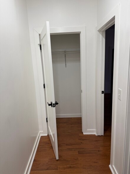 Building Photo - 711 Chew St