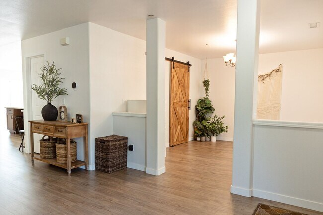 Building Photo - Updated 4 Bedroom DuPont Home for Rent