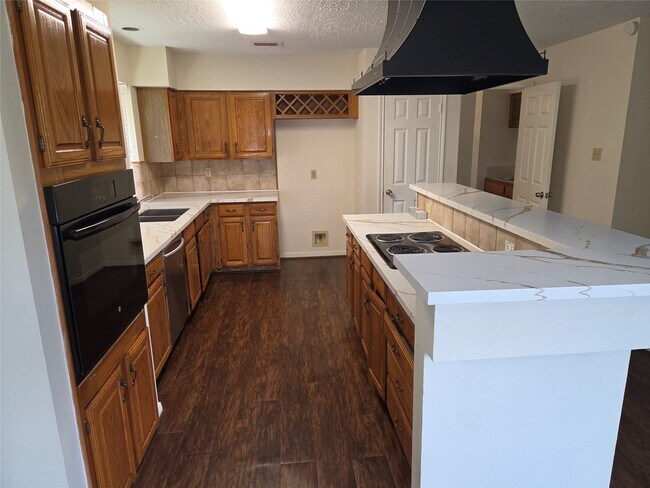 Building Photo - 15114 Farndale Dr