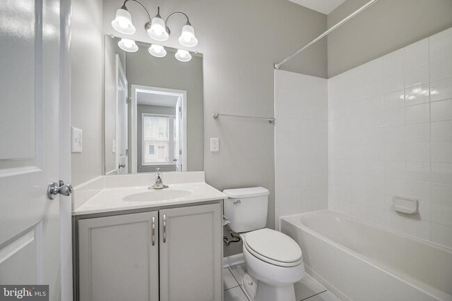 Building Photo - 252 Hemingway Dr