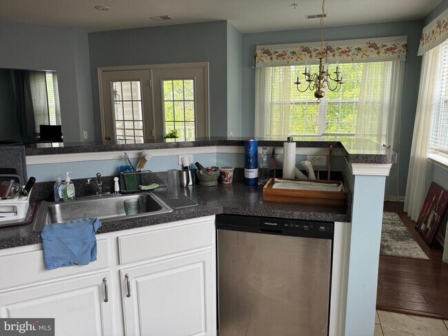 Building Photo - 2604 Chapel Lake Dr