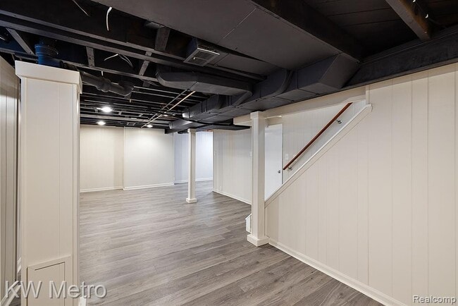 Building Photo - 531 Albany St