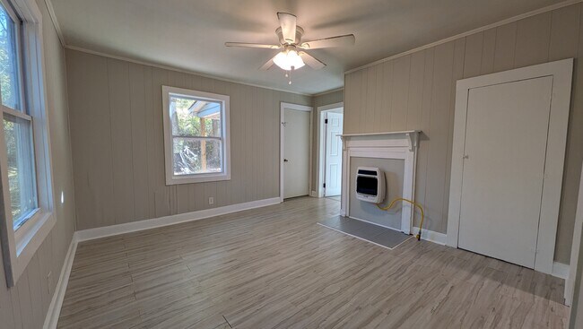Building Photo - 110 Dye St
