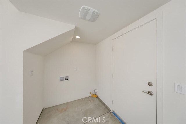 Building Photo - 9124 Huntington Dr