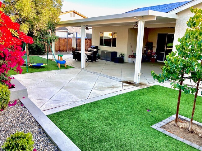 Building Photo - 9207 Manor Forest Ln