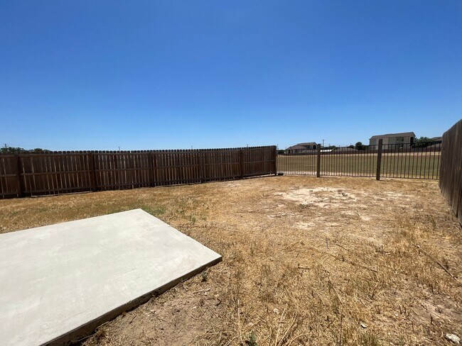 Building Photo - Town home for rent