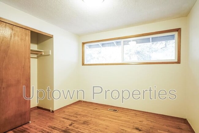 Building Photo - 9370 SW Killarney Ln