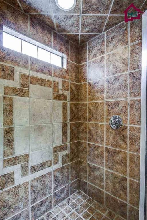 Building Photo - Great 3/2, Awesome Views, Spacious