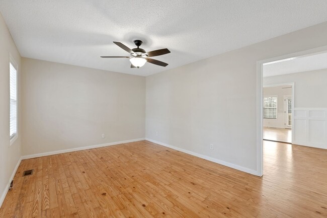 Building Photo - Beautiful 3 BR, 3BA Home-District 1 Schools, Walking Distance to Downtown Inman