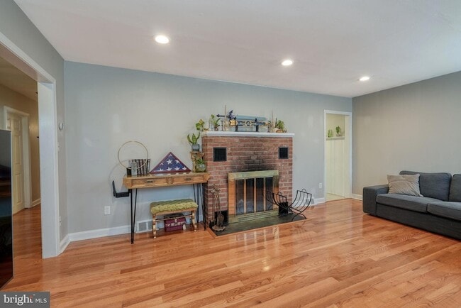 Building Photo - 32 Bonsall Ave