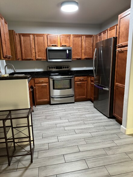 Building Photo - 1295 N Ash St