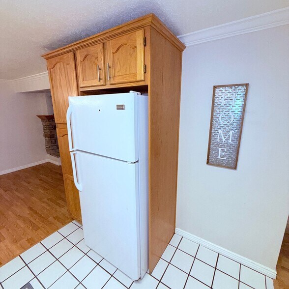 Building Photo - 886 Maple Crest Ct