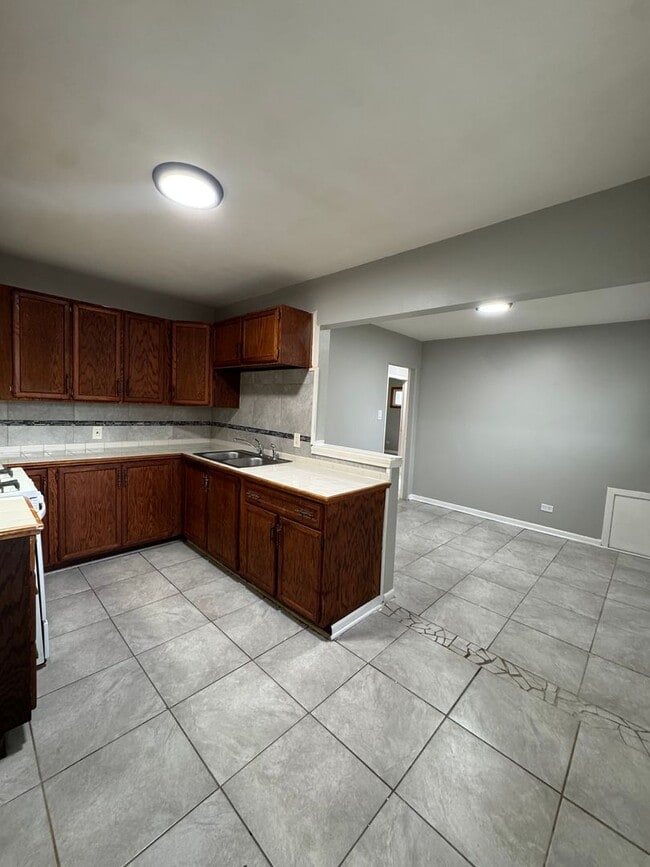 Building Photo - 2 Bedroom Ranch Home now available in Calu...