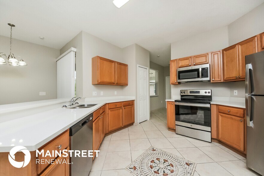 Building Photo - 710 Paris Dr