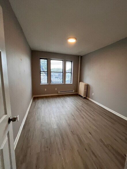 Building Photo - 6 Bergen Ave