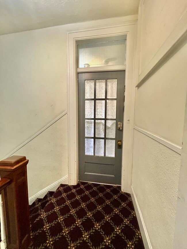 Building Photo - Charming Historic Condo in the Heart of Up...
