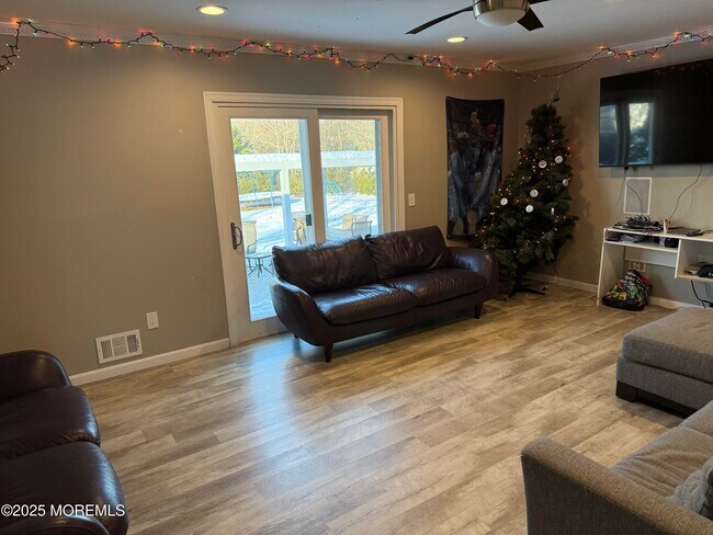 Building Photo - 1 Michaels Ct