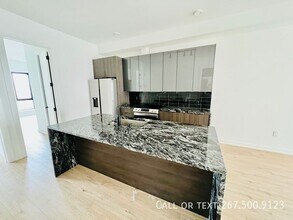 Building Photo - 1306 N Front-3F