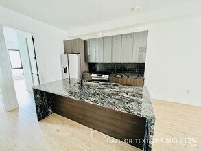 Building Photo - 1306 N Front-3F