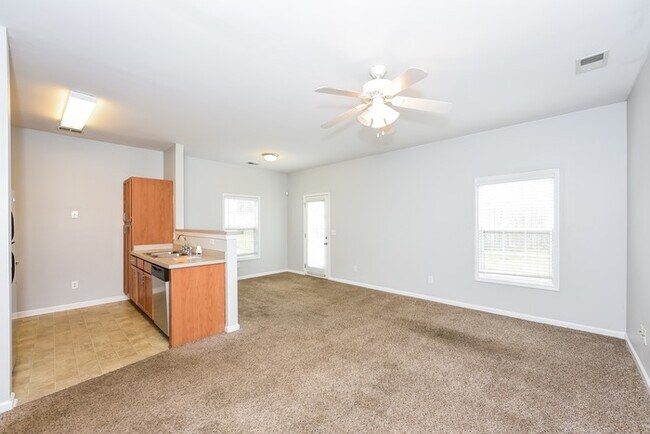 Building Photo - Cute 3 Bedroom Home
