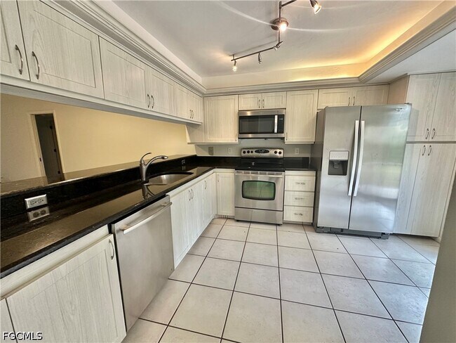 Building Photo - 209 Pinebrook Dr