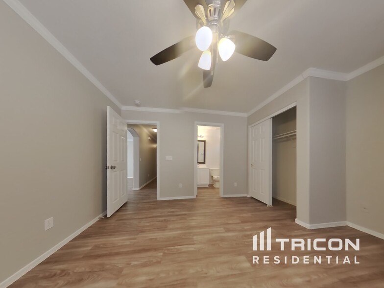 Building Photo - 22792 W Gardenia Dr