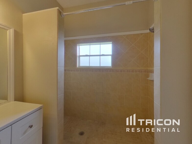 Building Photo - 831 Monroe Harbor Pl