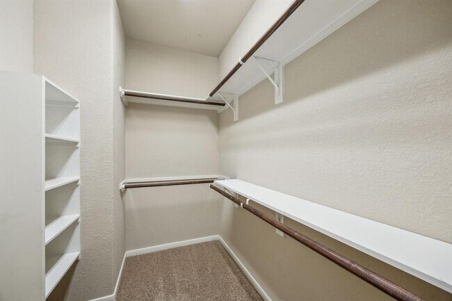 Building Photo - 23 Avenswood Pl