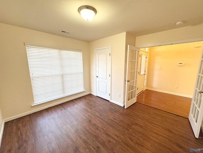 Building Photo - 101 Forest Glade Dr