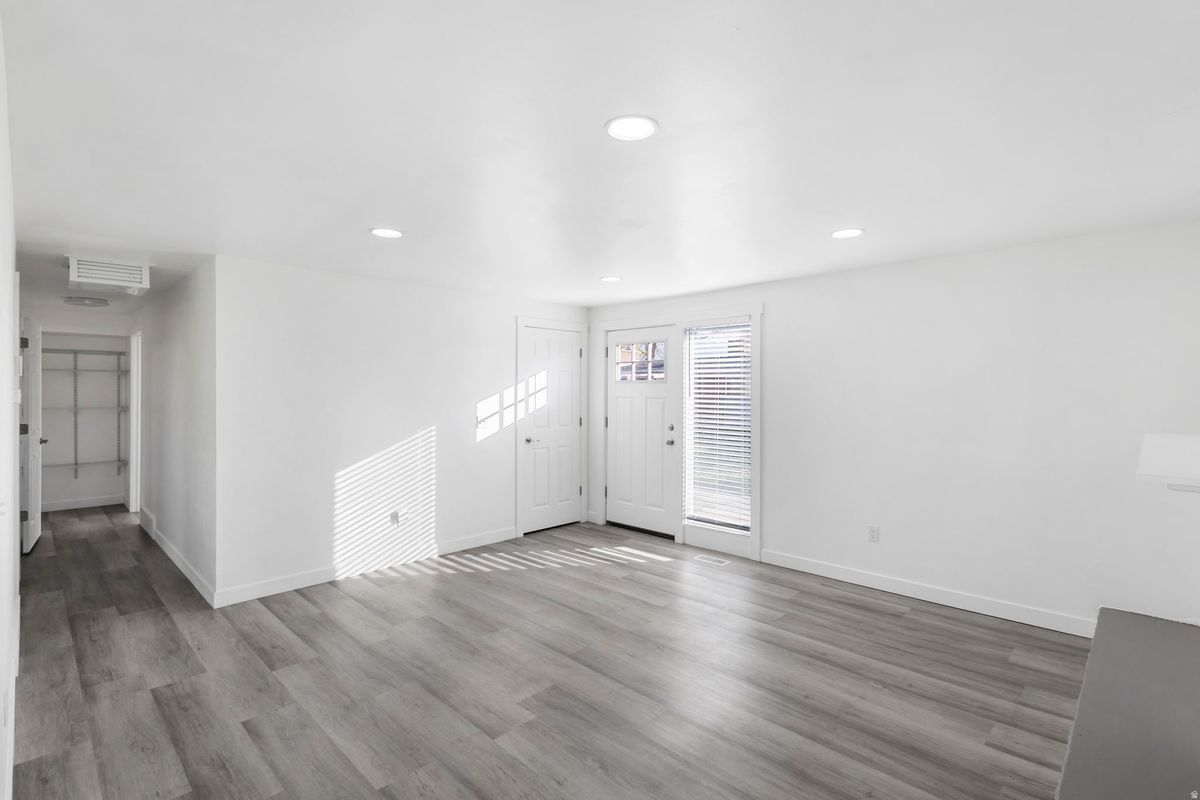 Building Photo - 6876 S 90 E