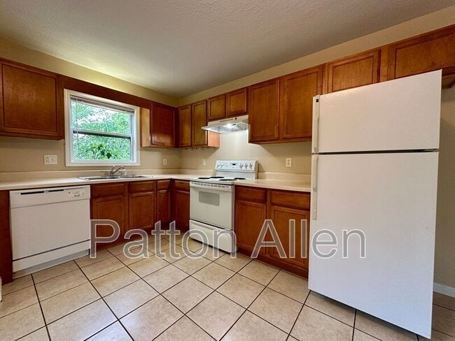 Building Photo - 8 Zell Ln