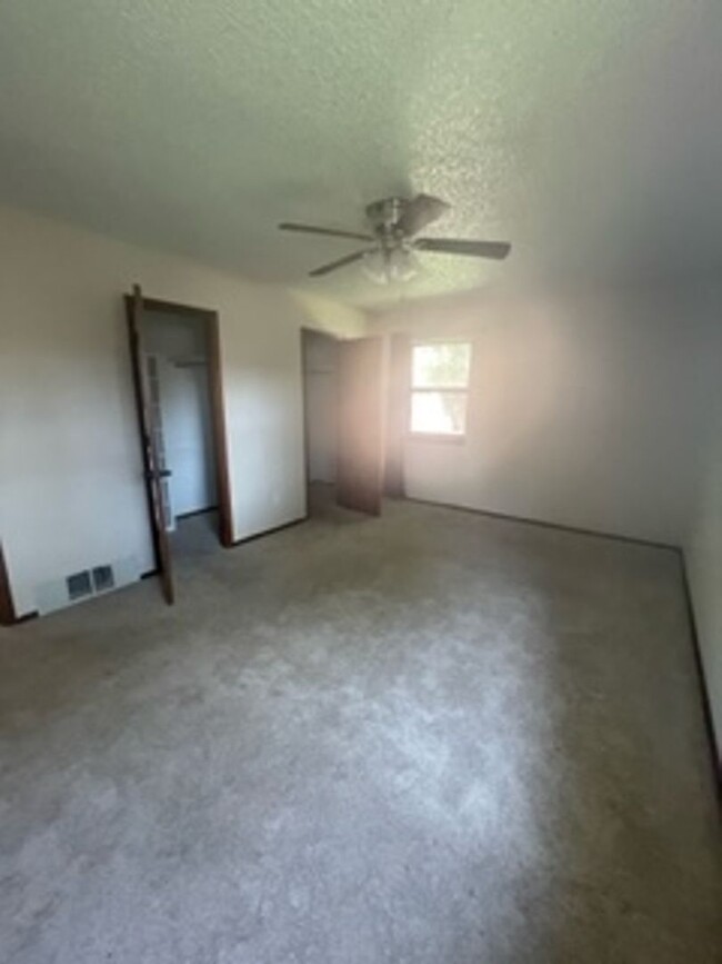 Building Photo - Beautiful 3 Bed Home! Zia School District!