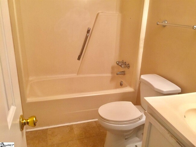 Building Photo - 305 Laurel Tree Ln