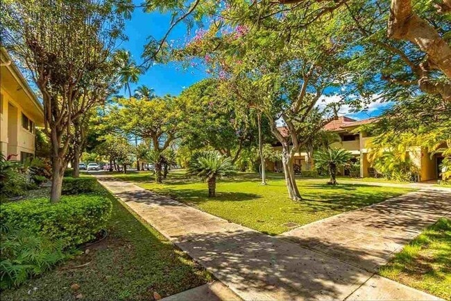 Building Photo - Highly Desirable Maui Gardens Unit Availab...