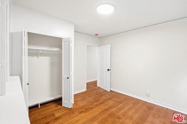 Building Photo - 10309 La Grange Ave