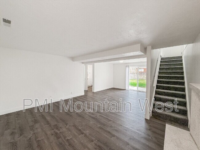 Building Photo - 1011 Claremont Dr